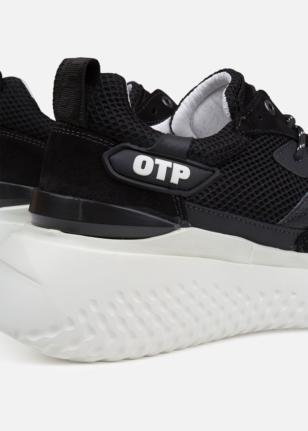 Shop Crunch Runner | Off The Pitch